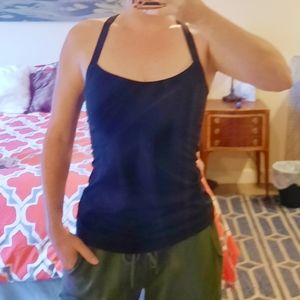 Lululemon racerback hidden pocket top size 6 black